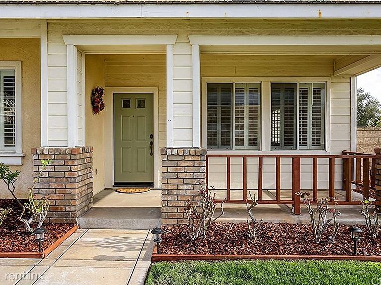 14045 Regina Dr - Photo 2 of 20