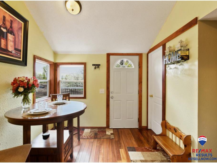 202 5th St NE - Photo 2 of 27