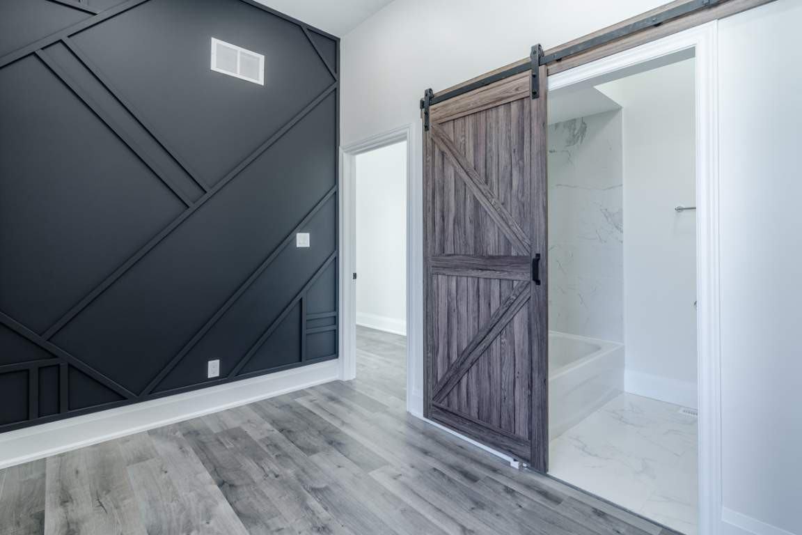 87 Victoria Ave N - Photo 3 of 13