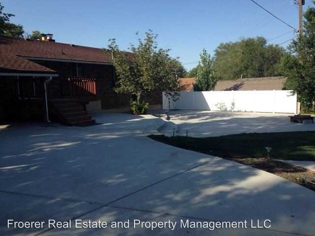 1144 Harrop Street - Photo 2 of 17