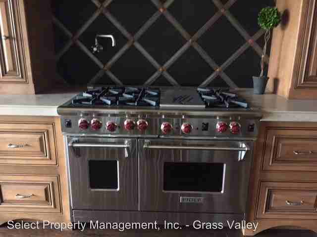 3007 Legends Dr - Photo 3 of 15