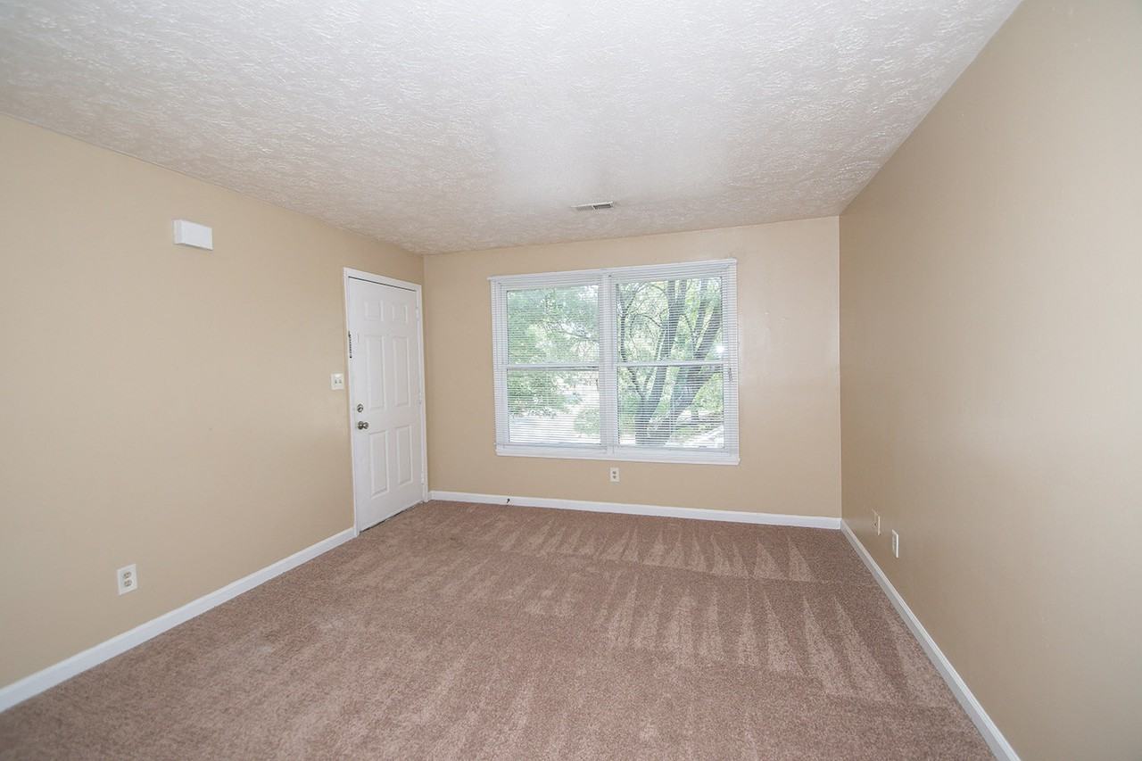 231 Lark Dr - Photo 2 of 16