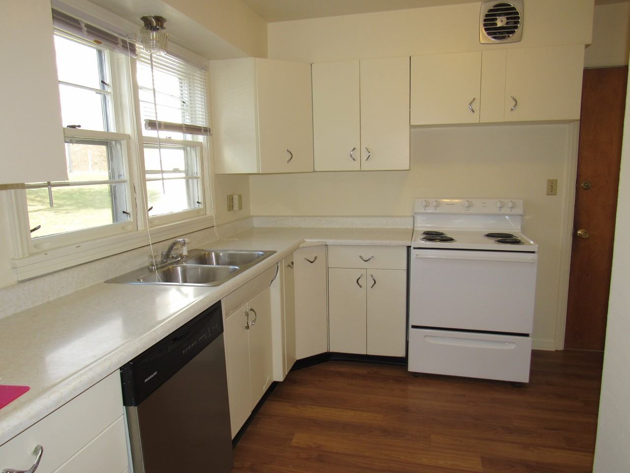 506 College Ave - Photo 3 of 12