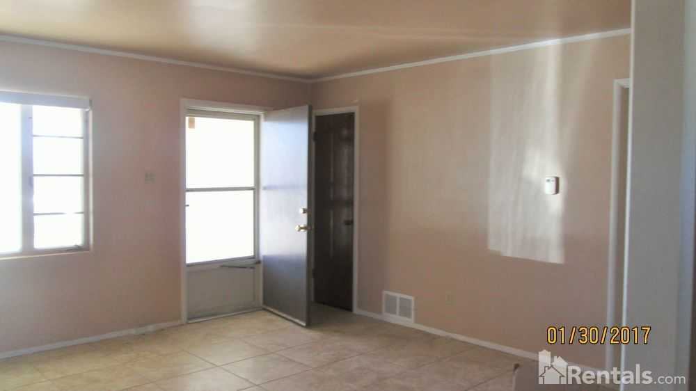 301 Benedict Rd - Photo 2 of 10