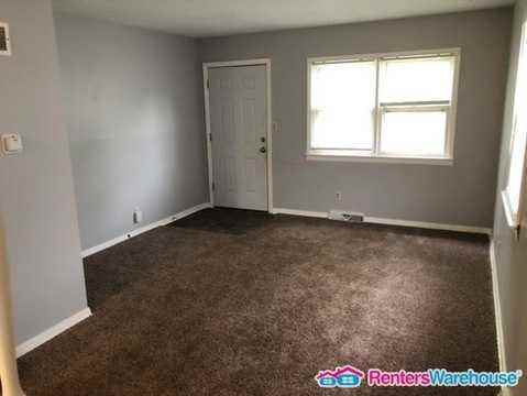 7939 Robinson St - Photo 2 of 6