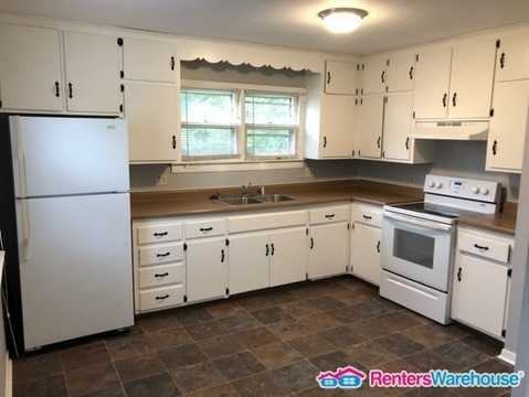 7939 Robinson St - Photo 3 of 6