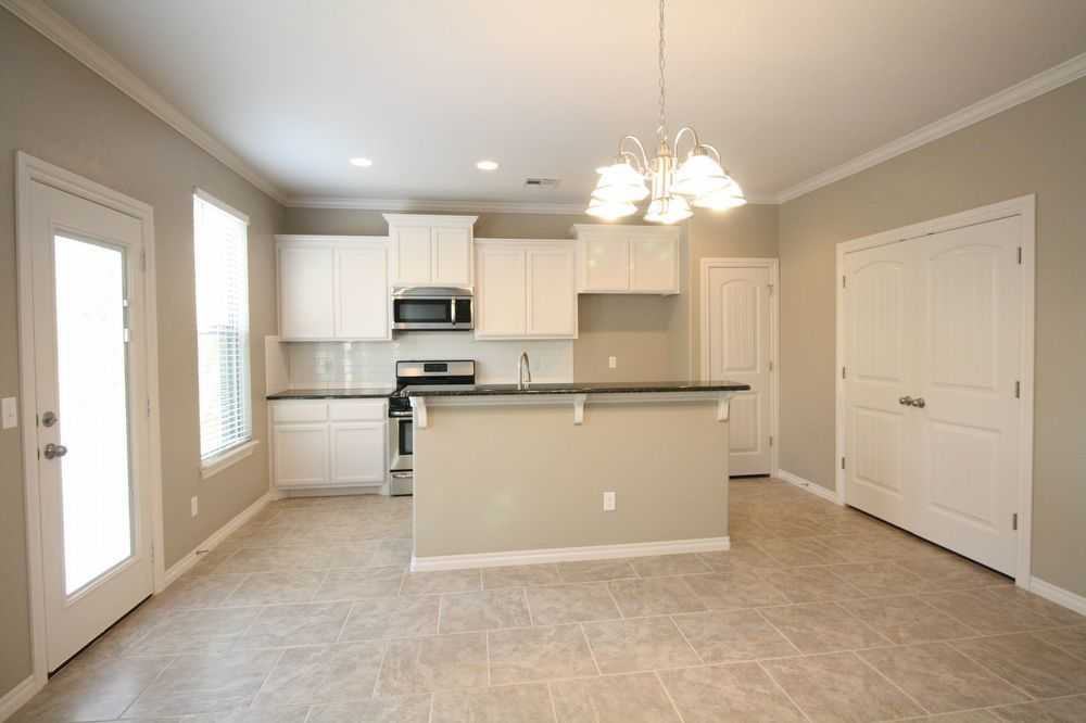 1810 Northeast 135th Street - Photo 3 of 18