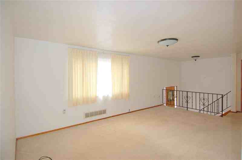 215 Walnut St - Photo 2 of 9