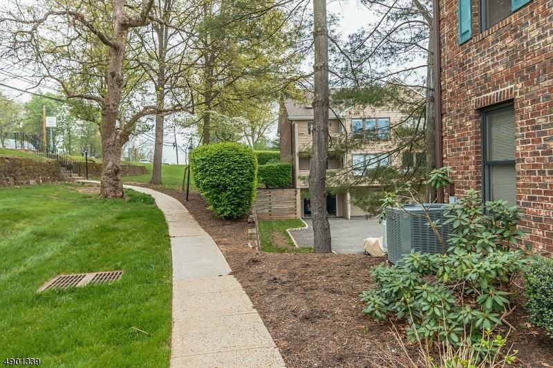 10 Sunrise Dr - Photo 3 of 19