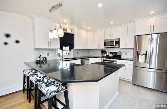 61 Cindy Ln - Photo 3 of 20