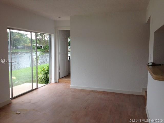 4124 Southwest 49th Street - Photo 2 of 8