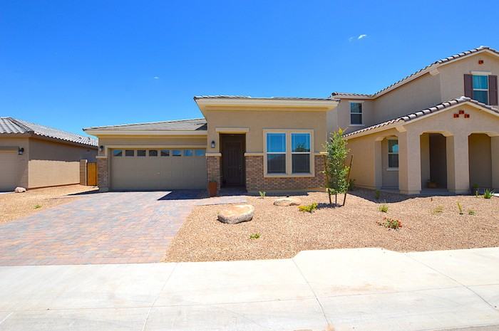 8559 S 40th Dr - Photo 2 of 24