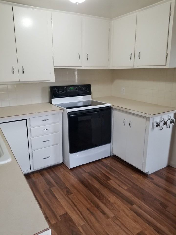 1306 Main St - Photo 2 of 10