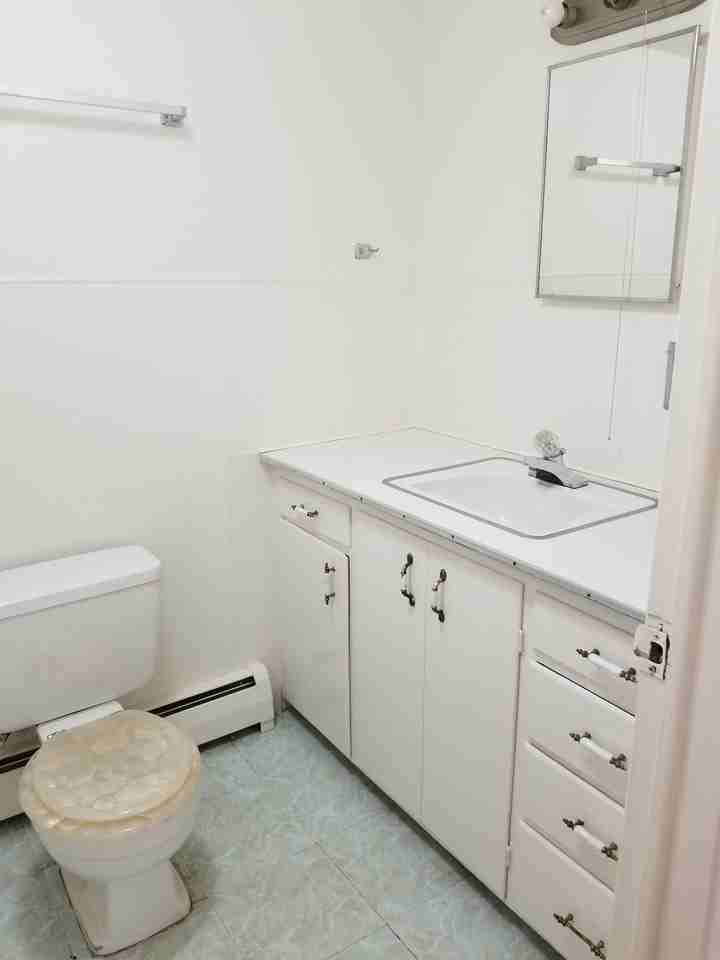 1306 Main St - Photo 3 of 10