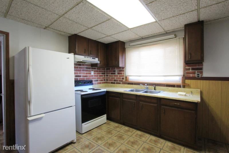 122 Willis Ave - Photo 2 of 18