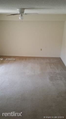 1014 10th Way - Photo 2 of 10