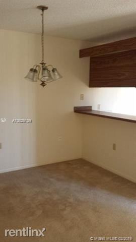 1014 10th Way - Photo 3 of 10