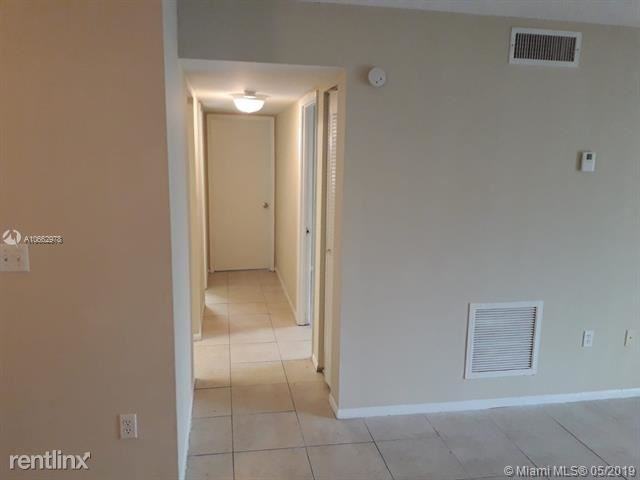 418 52nd St - Photo 3 of 8