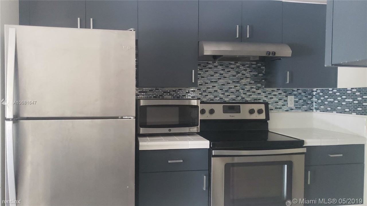 15201 SW 80th St - Photo 2 of 12