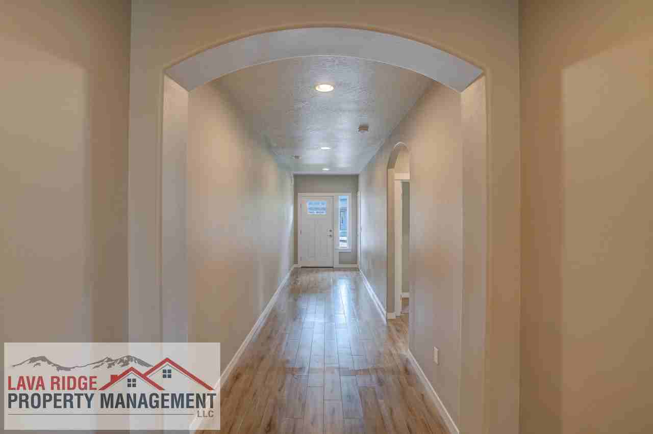 1972 Northeast Cliff Drive - Photo 3 of 18