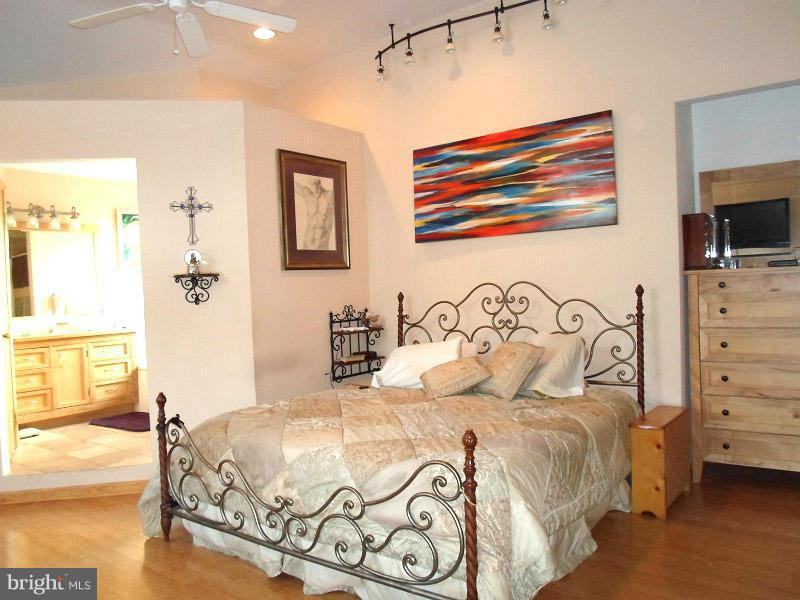 19356 Gosnell Rd - Photo 3 of 6