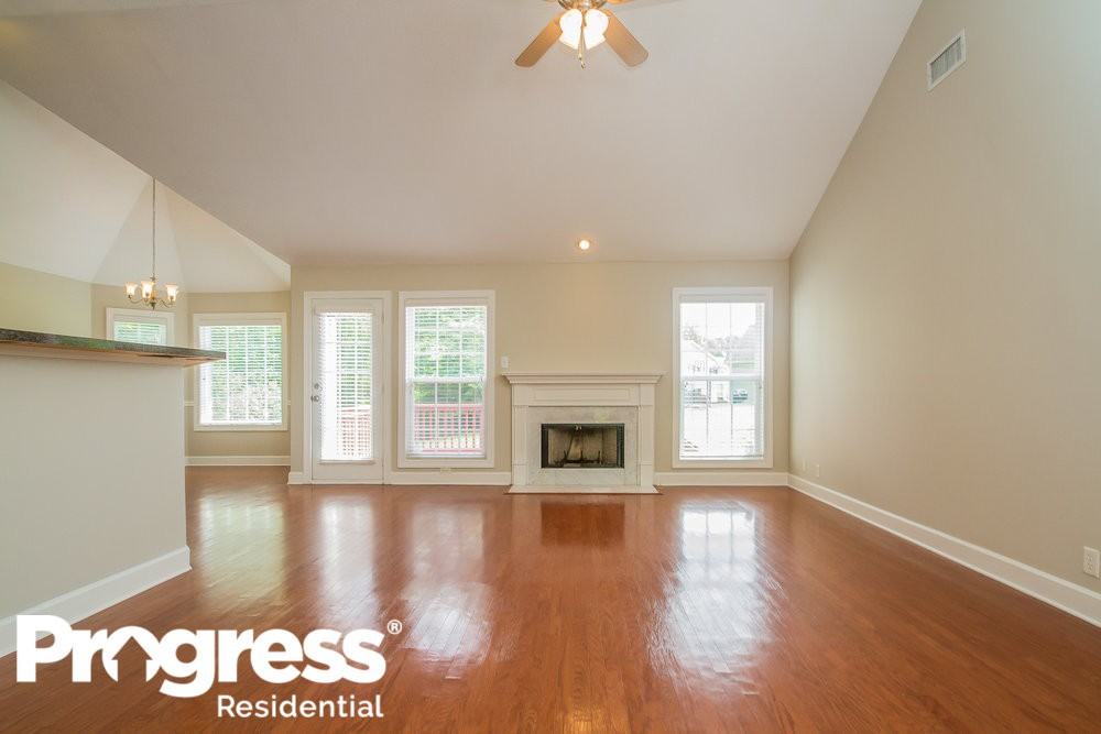 1704 Bridgecrest Dr - Photo 2 of 15