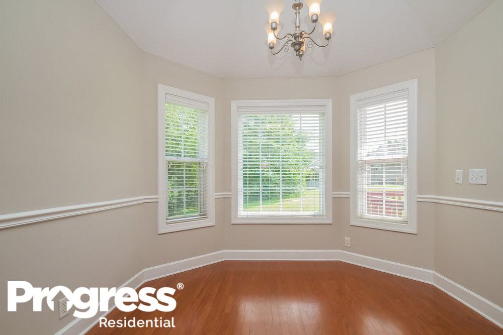 1704 Bridgecrest Dr - Photo 3 of 15