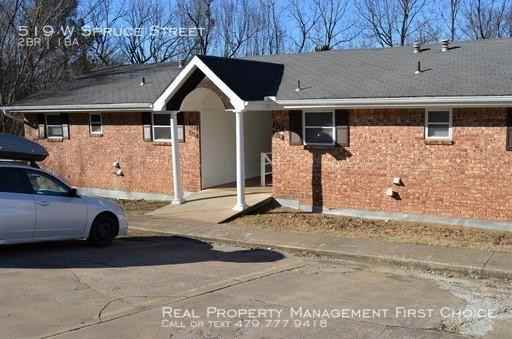 519 W Spruce St - Photo 2 of 11