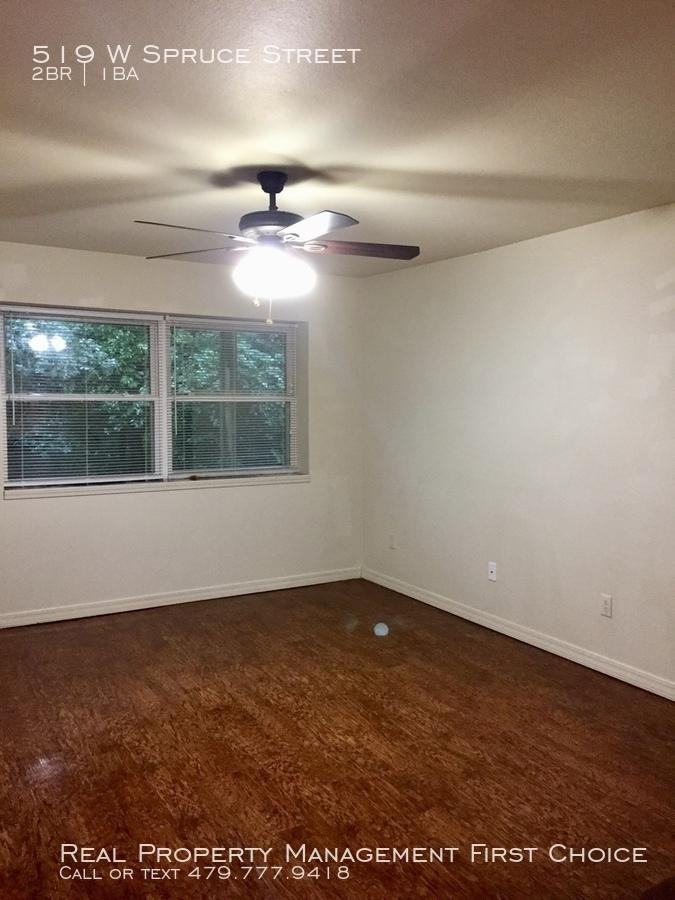 519 W Spruce St - Photo 3 of 11