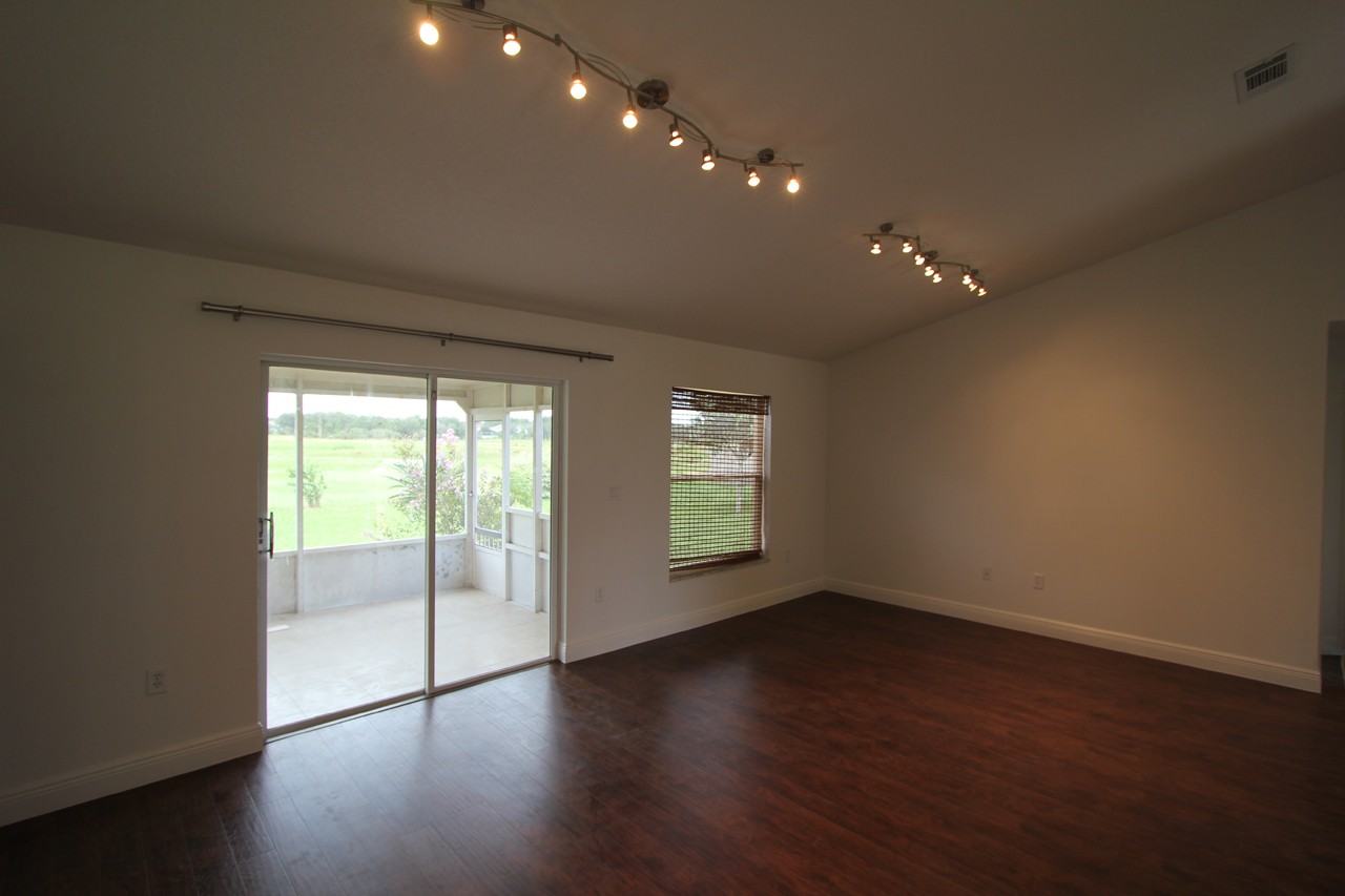 316 Grovepark Dr - Photo 2 of 9