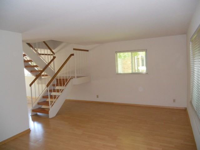1398 N Loop Dr - Photo 2 of 12