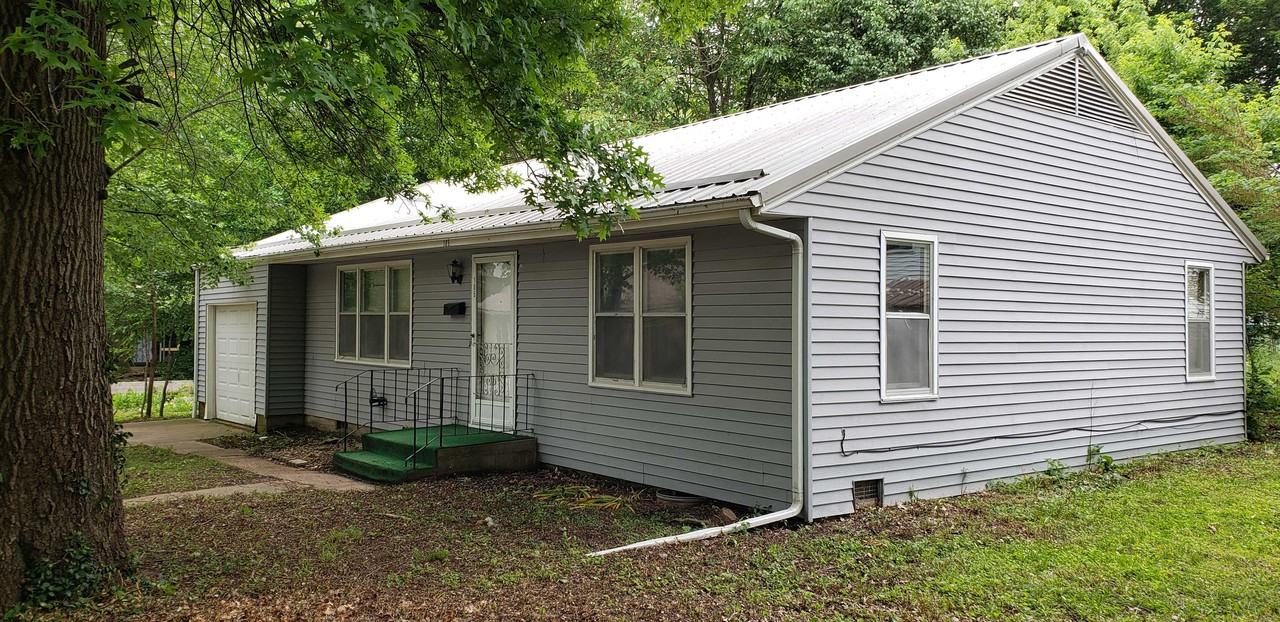 105 N Hughes St - Photo 2 of 7