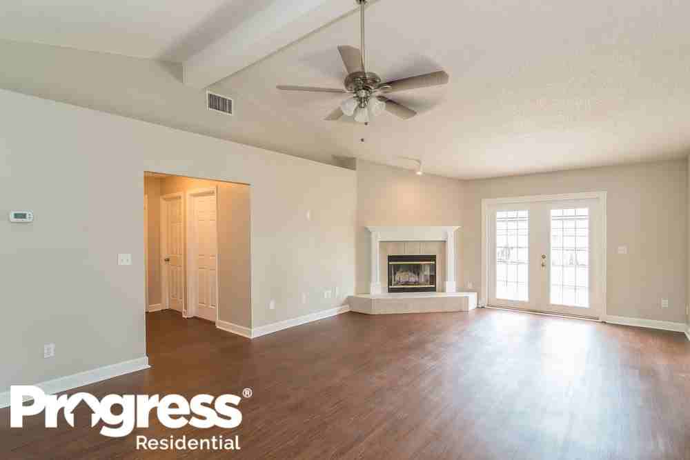 12331 Stockbridge Ct N - Photo 2 of 16