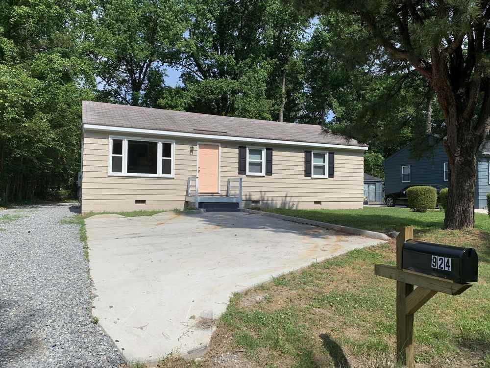 924 Kingsway Rd - Photo 2 of 26