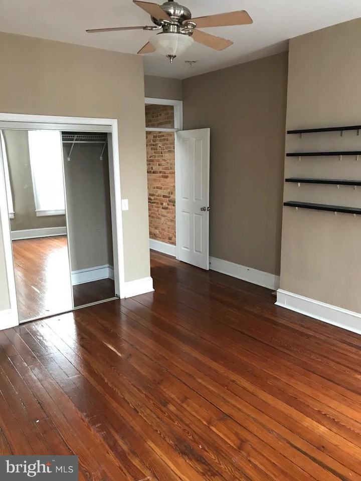 105 W Ostend St - Photo 3 of 19