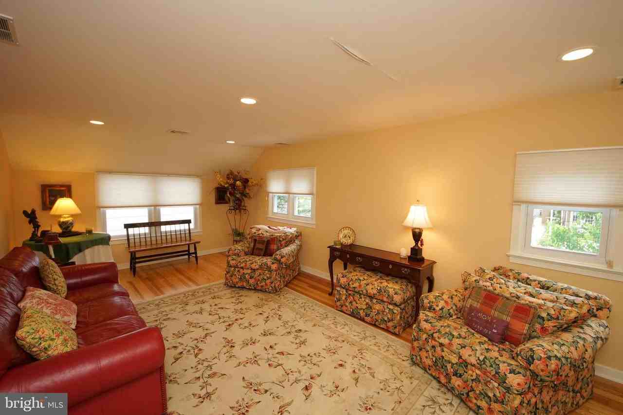 33 N Main St - Photo 3 of 23