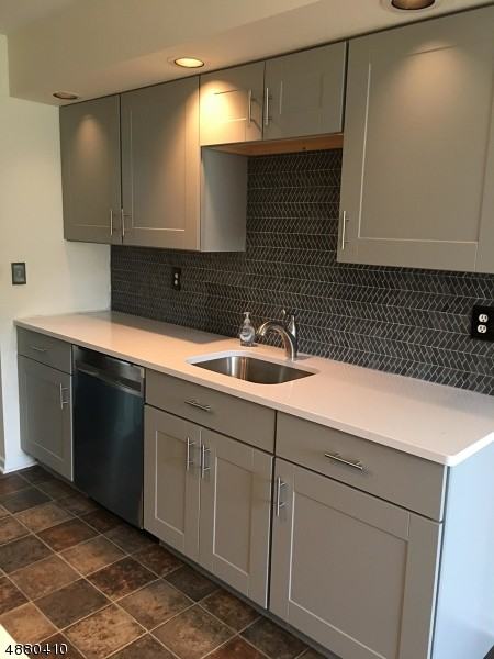 3G Avon Ct - Photo 2 of 16