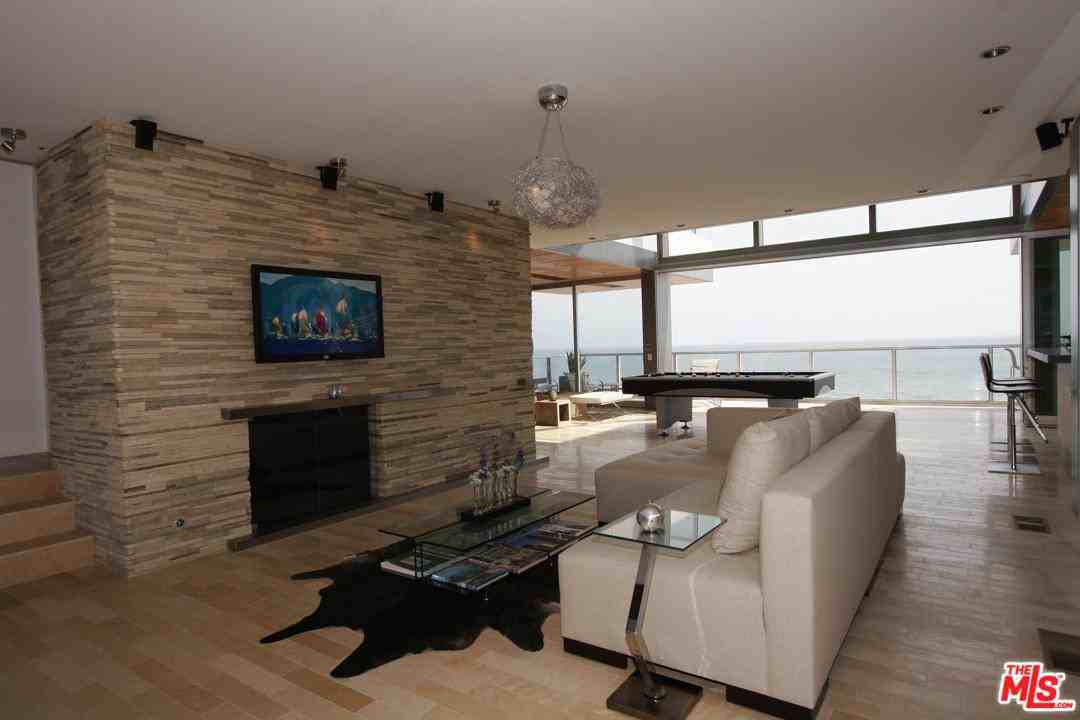 24826 Malibu Rd - Photo 2 of 8