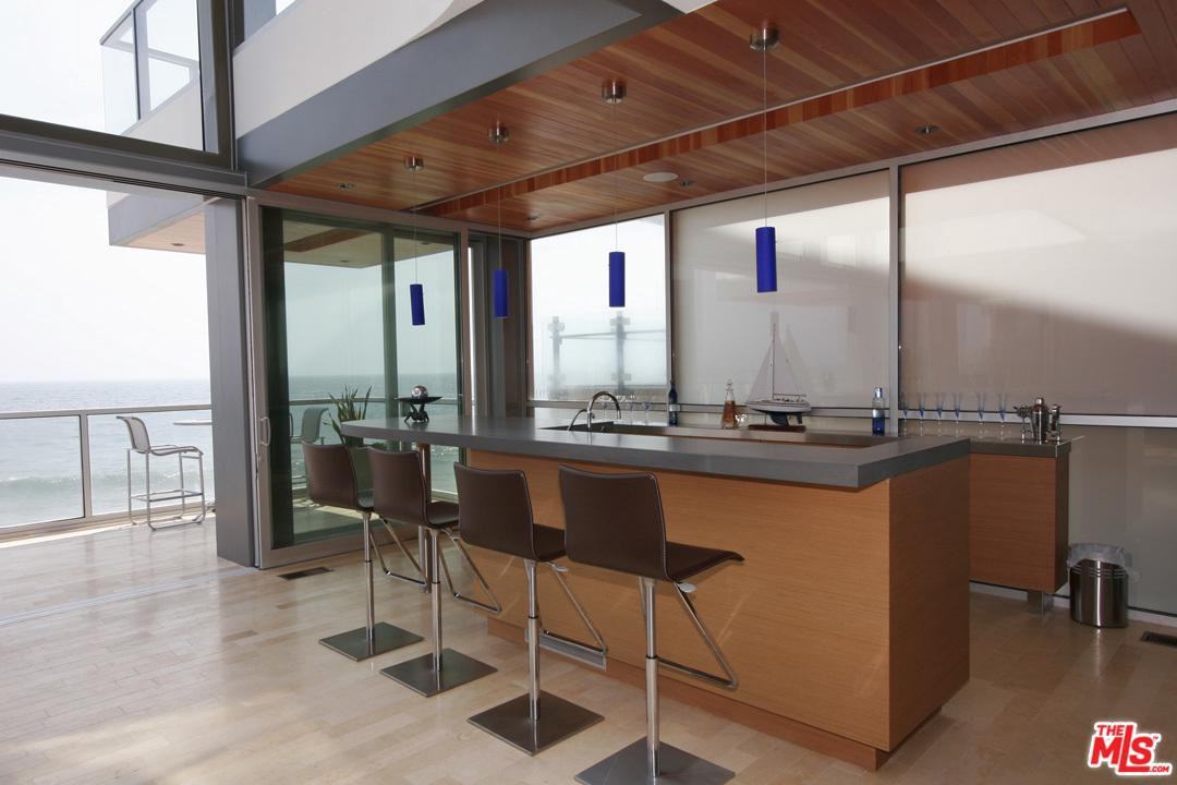 24826 Malibu Rd - Photo 3 of 8