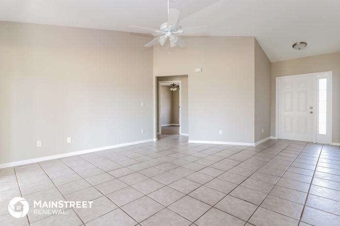 712 Southeast 11th Avenue - Photo 3 of 16