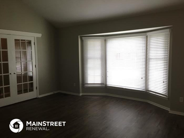 7910 N Oregon Ave - Photo 3 of 18