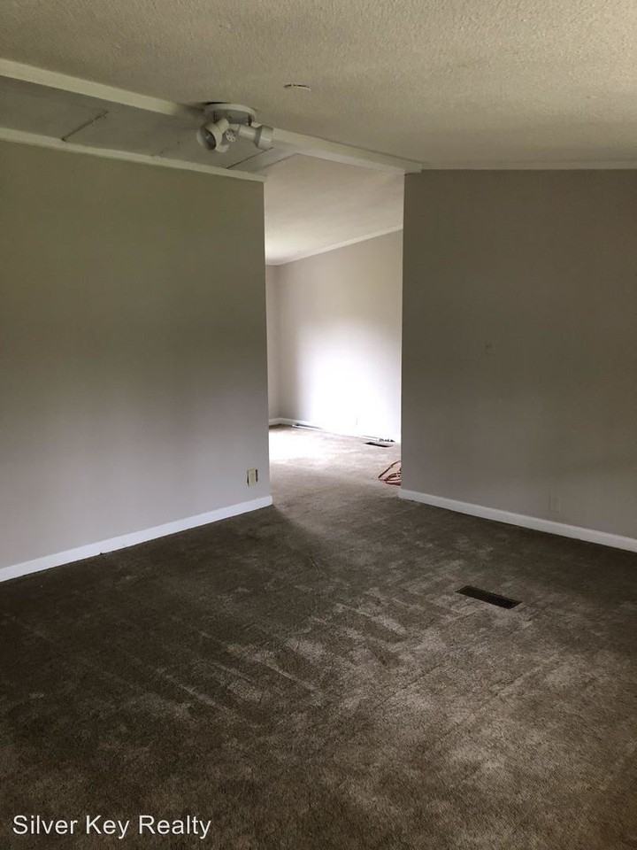 130 Co Rd 208 - Photo 2 of 11