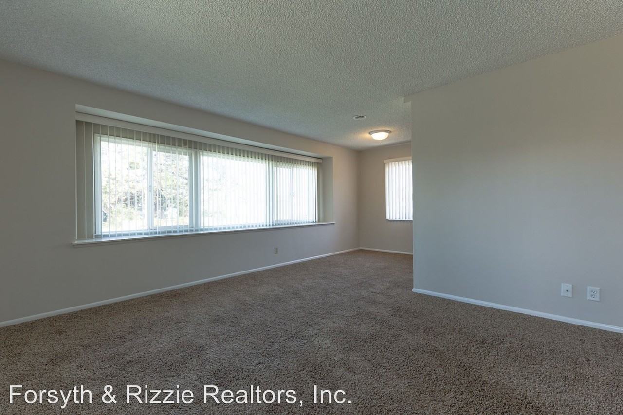 4411 S B St - Photo 3 of 11