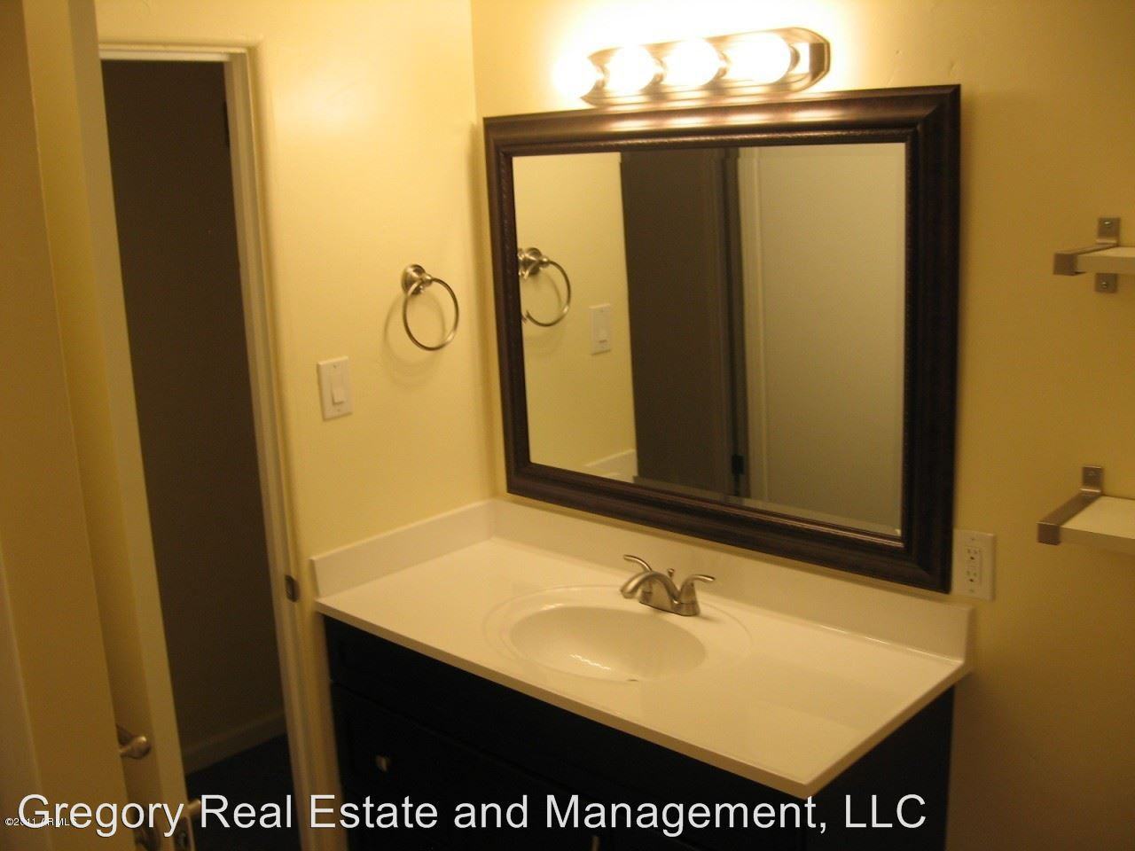 2607 N 8th St - Photo 2 of 17