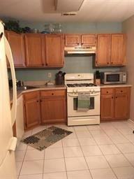 1872 Mansfield St - Photo 3 of 10