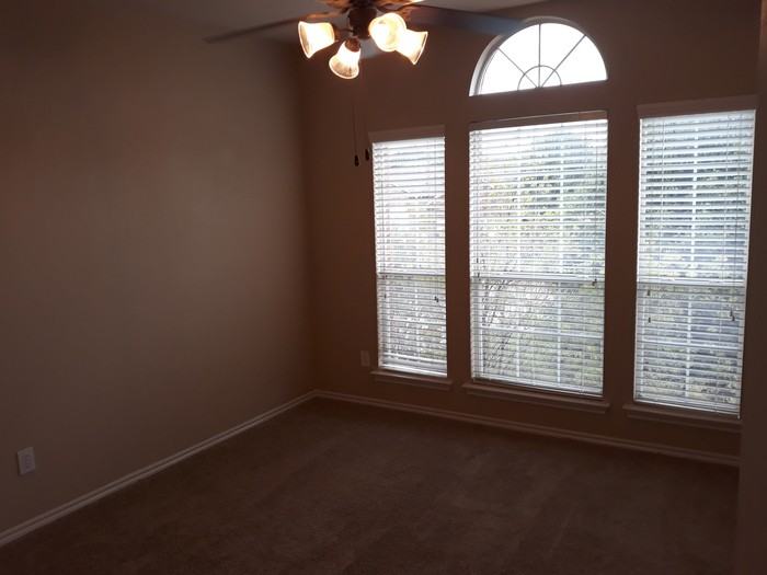5820 Water Ridge Ct - Photo 3 of 6