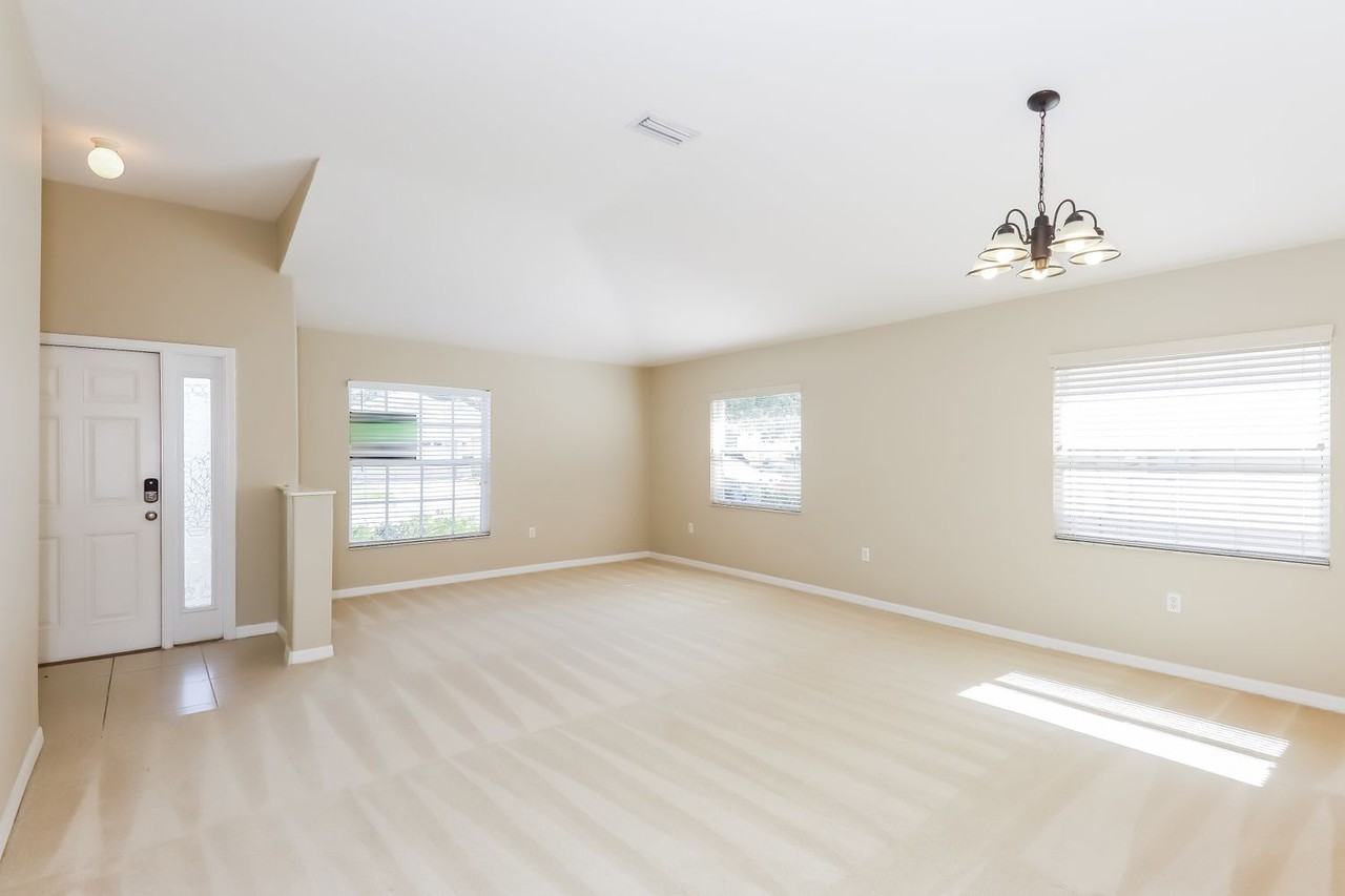 3925 Rollingsford Cir - Photo 3 of 23