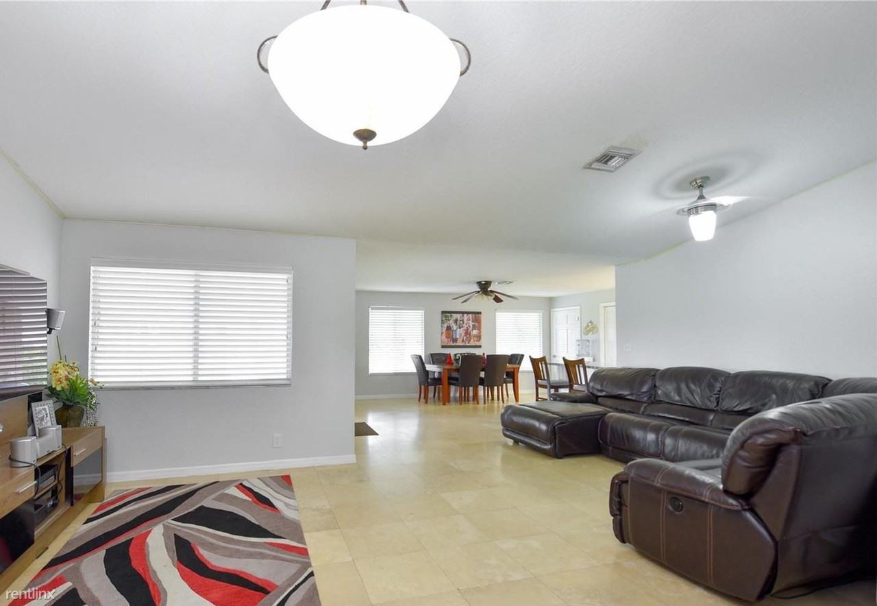 SW 142 Av - Photo 3 of 3