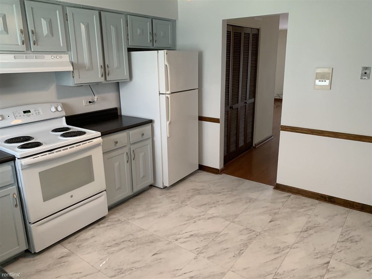 900 S Plum Grove Rd - Photo 3 of 9