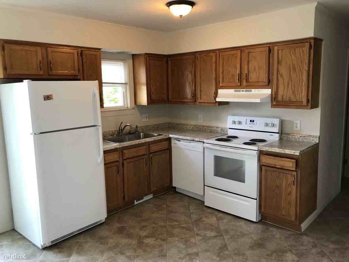 474 Robbe Ave - Photo 2 of 10